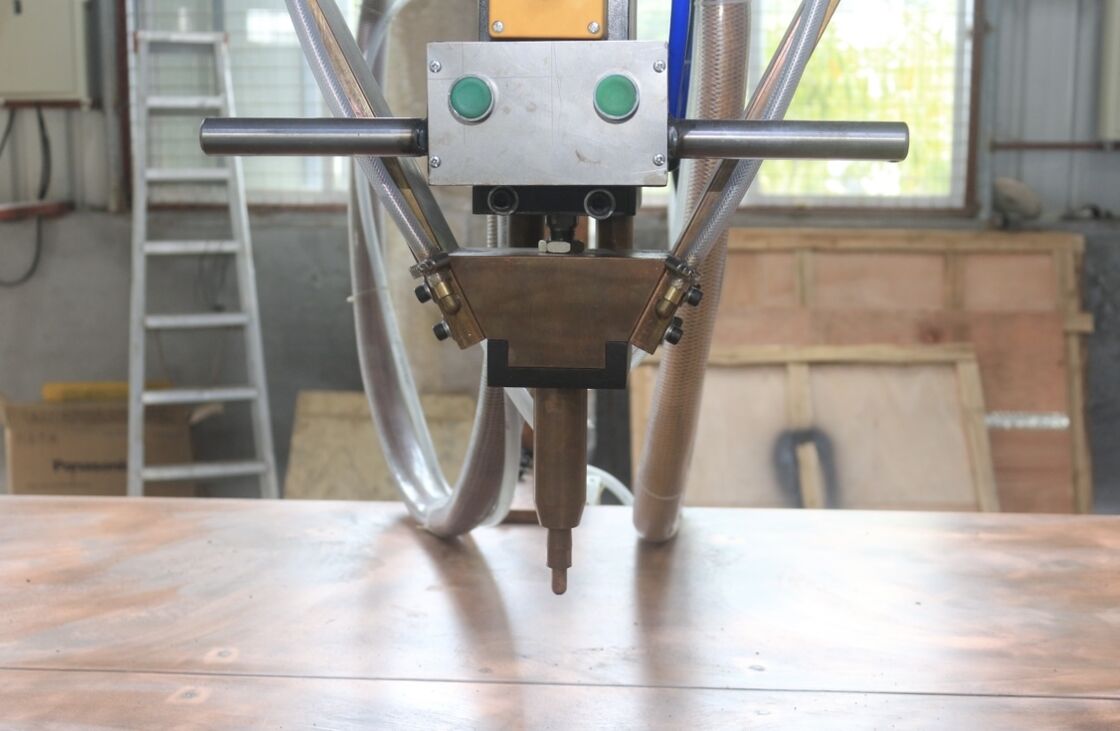 Zgrzewarka punktowa stołowa z inteligentnym kontrolerem z ekranem dotykowym do precyzyjnego gięcia i grubością spawania 3.0+3.0 MM