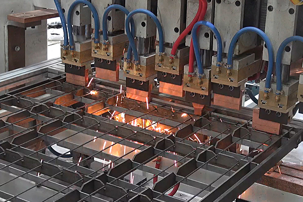 System sterowania elektrycznym Maszyna do spawania siatki drukowej z systemem chłodzenia i systemem sterowania działaniem PLC 2