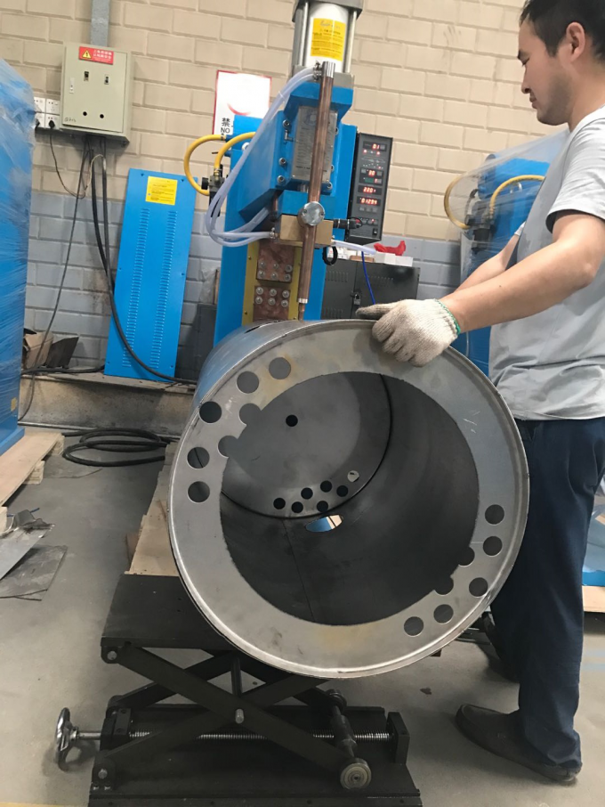 Hwashi Wysokiej Jakości Stal Nierdzewna Automatyczna Dwukrotna Stacja Okrągła Maszyna Spawalnicza Zwojowa Producent Zbiorników Naftowych 3