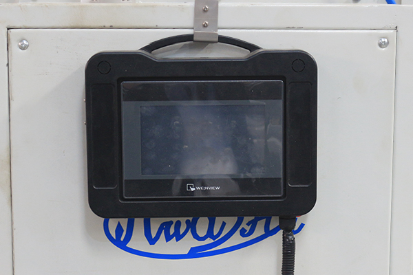 Zmaksymalizuj wydajność dzięki naszej linii produkcyjnej do skraplaczy z rur drucianych do lodówek - spawarka i giętarka 3