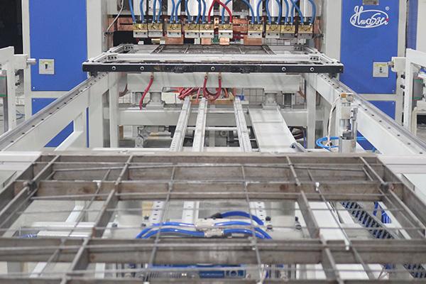 Zmaksymalizuj wydajność dzięki naszej linii produkcyjnej do skraplaczy z rur drucianych do lodówek - spawarka i giętarka 6